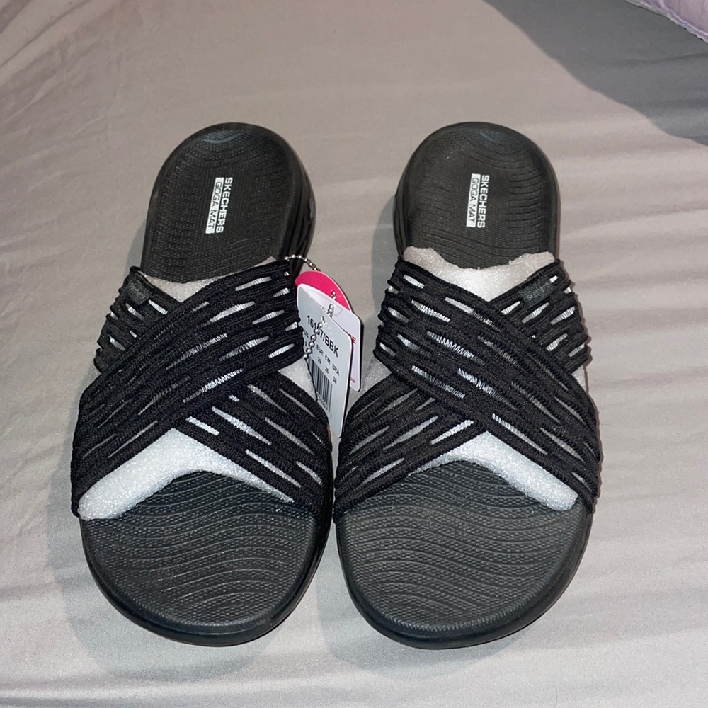 Womens size 9 Skechers slip on sandals